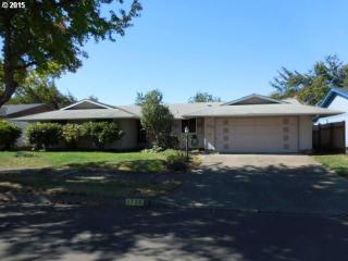 1736 Rainbow Dr, Springfield OR  97477-2763 exterior