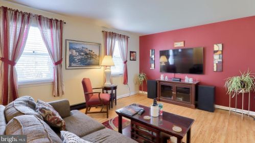 448 Coreopsis Dr, Lancaster, PA 17602-1144