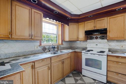 5623 Browning Rd, Camden NJ 08109-1638 exterior