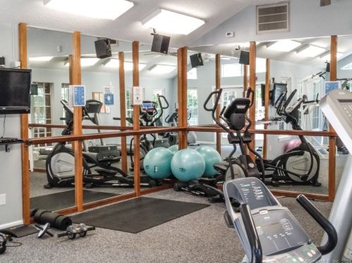 87 Carriage Crossing Ln, Middletown CT  06457-5830 exterior