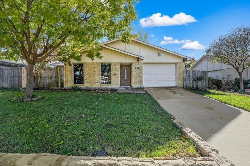 2024 Lymington Rd, Carrollton TX  75007-3133 exterior