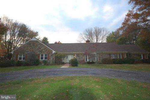16749 Ivandale Rd, Hamilton, VA 20158-9425