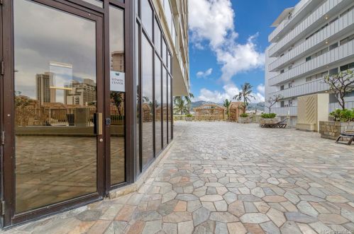 445 Seaside Ave, Honolulu HI  96815-2640 exterior