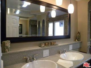 1122 Curson Ave, Los Angeles CA  90019-6611 exterior