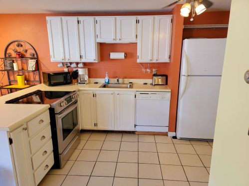 20 Charles St, Dover, NH 03820-4581