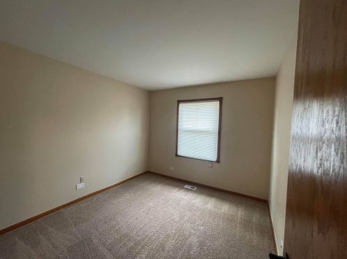 324 Lakeside Dr, Lemont IL  60440-2580 exterior