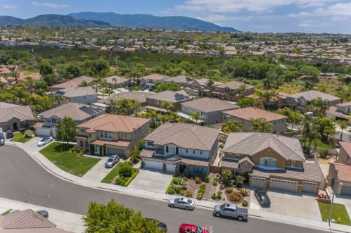 33703 Emerald Creek Ct, Temecula, CA 92592-5657