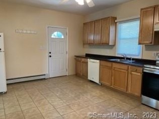 44 1st Ave, Huntington CT  06484-4408 exterior
