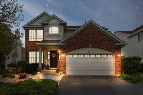 2752 Stockton Rd, Naperville, IL 60564-9468