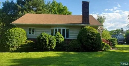 70 Tonawanda Rd, Ridgewood, NJ 07452-2608