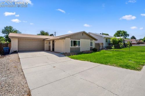 2040 Oakwood Ln, Pueblo CO  81005-2531 exterior