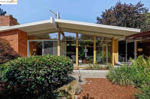 661 Wildwood Ln, Palo Alto, CA 94303-3117