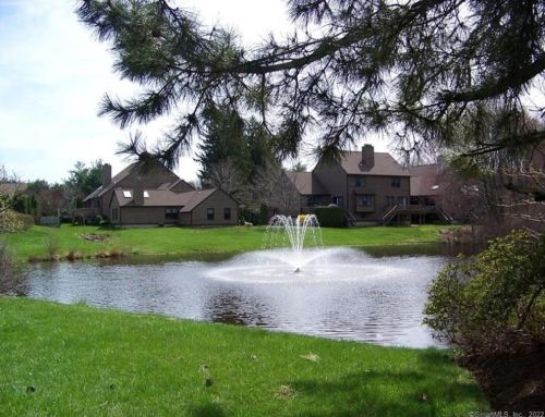 33 Meadowlark Cir, Upper Stepney CT  06468-2647 exterior