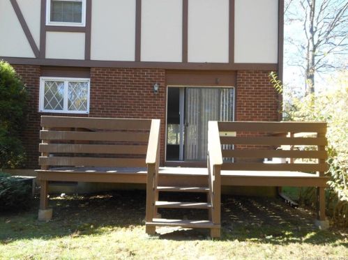 7 Derbyshire, Derby CT  06418-2234 exterior