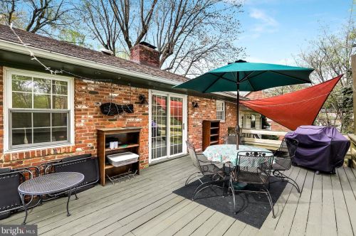 7122 Dalhouse St, Springfield VA  22151-3430 exterior