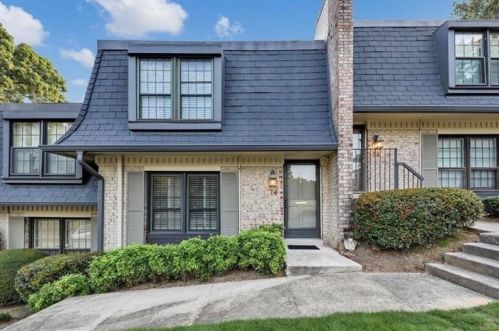 74 La Rue Pl, Atlanta, GA 30327-5009