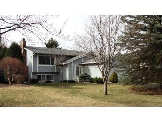 1042 Mercury Dr, Saint Paul, MN 55126-5908