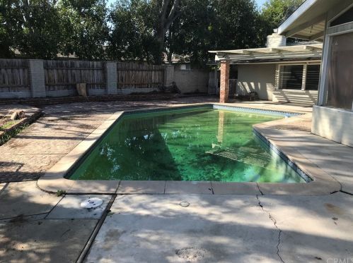 6452 Riverside, Riverside CA  92506-3154 exterior
