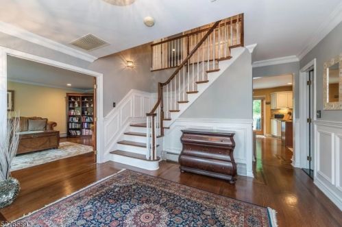 35 Tara Ln, Montville Township, NJ 07045-9699