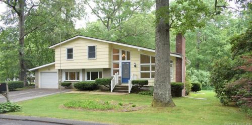 42 Richard Rd, Gales Ferry, CT 06335-1832