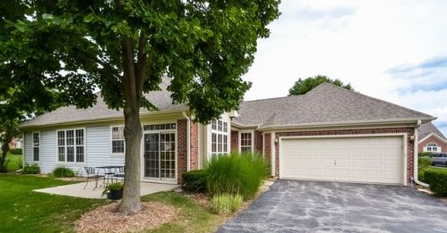 36202 Old Creek Ct, Gurnee, IL 60031-4504