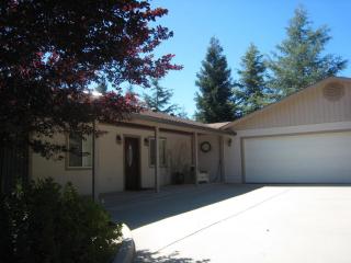 1390 Lakeside Dr, Redding, CA 96001-2200