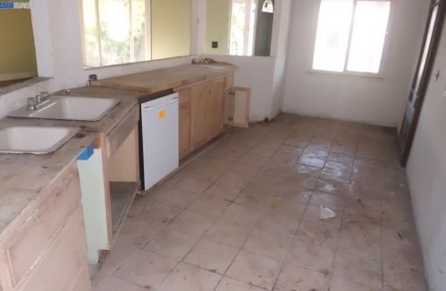 3360 Michigan Ave, Stockton, CA 95204-2512