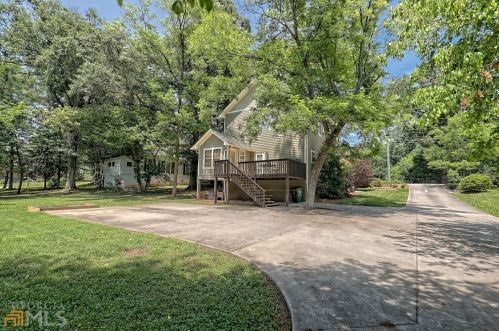 643 Washington St, Clarkesville, GA 30523-6015