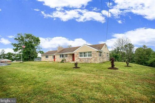 132 Middlesex Rd, Carlisle, PA 17013-8493