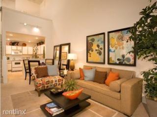 3607 Cole Ave, Dallas TX  75204-1438 exterior