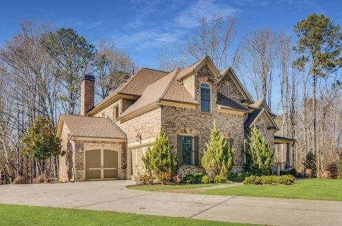 10820 Rogers Cir, Duluth, GA 30097-1928