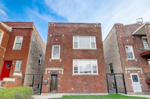 4719 Schubert Ave, Chicago, IL 60639-1842