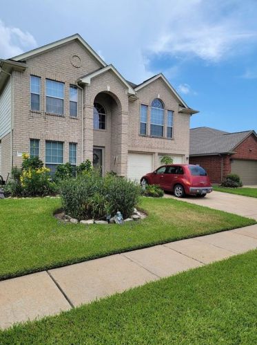 2206 Plum Square Ct, Fresno, TX 77545-8836