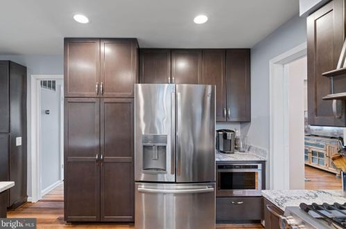 8811 Kenilworth Dr, Springfield VA  22151-1103 exterior