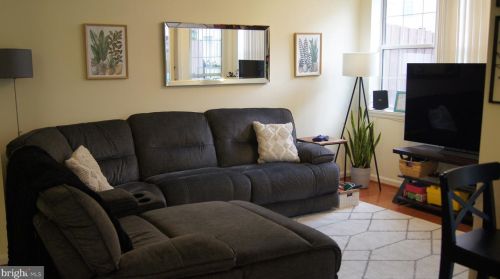 8230 Catbird Cir, Lorton, VA 22079-4600