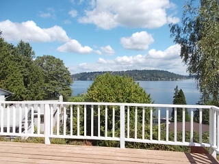 10402 Dixon Dr, Seattle, WA 98178-2713