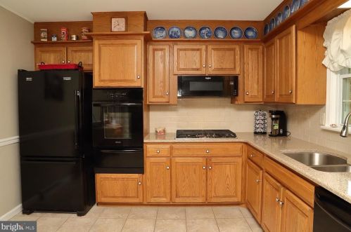 1144 Devonshire Rd, Lancaster PA  17601-1611 exterior