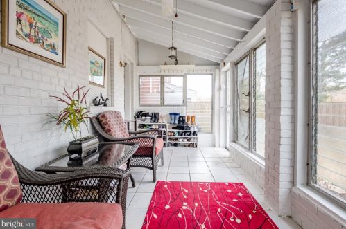 9408 Colesville Rd, Silver Spring MD 20901-4820 exterior