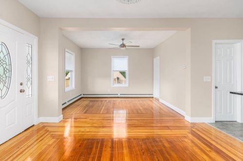 2 Palfrey Pl, Providence, RI 02909-5623