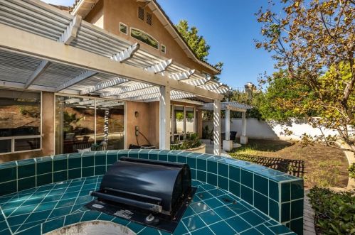 7551 Hollow Oak Rd, Anaheim CA  92808-1429 exterior