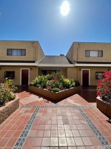 730 Cory Dr, Inglewood, CA 90302-3804