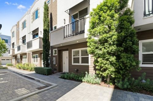 5662 Hazeltine Ave, Van Nuys, CA 91401-4738