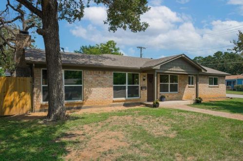 3025 Major St, Fort Worth TX  76112-7222 exterior