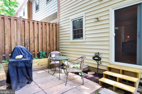 9271 Sprucewood Rd, Springfield VA  22015-3559 exterior