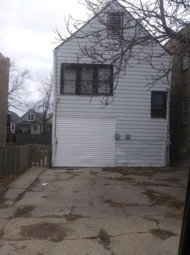 3087 Elbridge Ave, Chicago, IL 60618-6710
