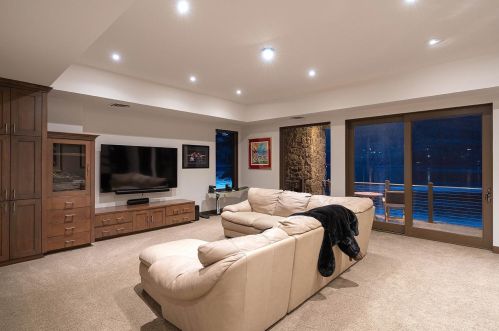 14246 Shr Dr, Truckee CA  96161-3430 exterior