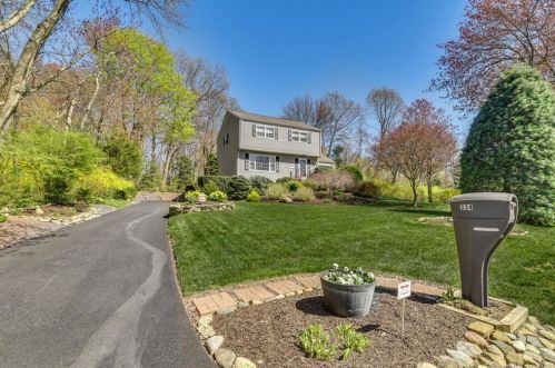 334 Moose Hill Rd, Upper Stepney, CT 06468-2404