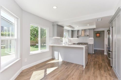 8 Henry, Irvine CA  92620-3256 exterior