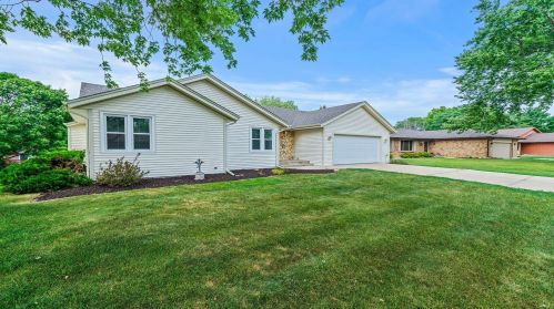 6126 Denwood Dr, Rockford, IL 61114-6567