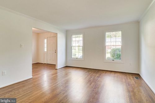 5901 Oakland Park Dr, Springfield VA  22015-2442 exterior